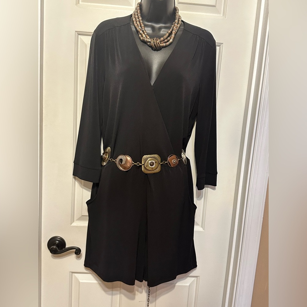 SG13-Neiman Marcus Black V-Neck Dress Shorts Jumpsuit w/2 front pockets.